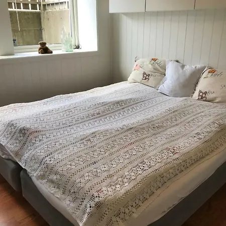 Bonderomantisk Leilighet Ved E-39. Bade Og Fiskemuligheter Apartment